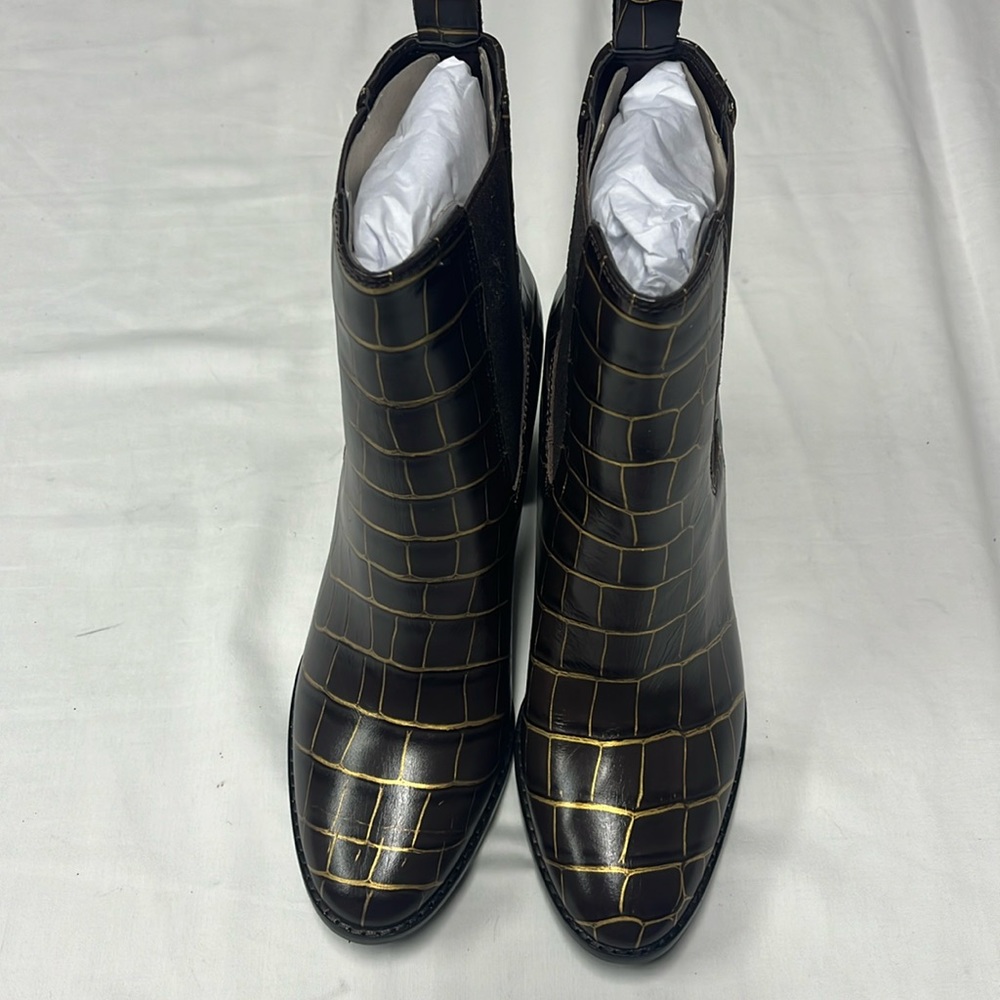 Lauren Ralph Lauren Mylah-Bo-Bte Brown/Gold Embossed Croc boot. Size 6.5 B